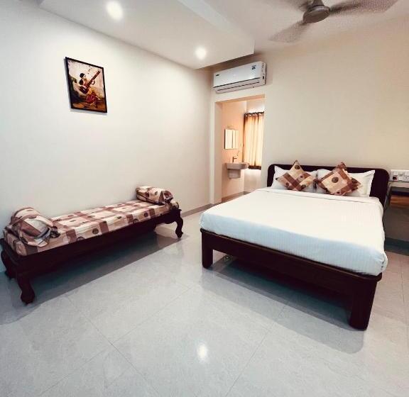 Номер Deluxe, Gokulam Grand