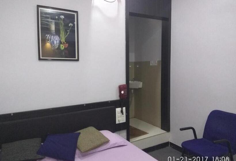 Номер Deluxe, J K And Restaurant