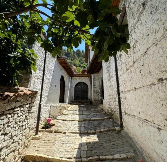 اتاق استاندارد سه نفره, Meroli Guesthouse