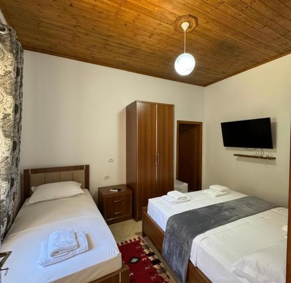 اتاق استاندارد سه نفره, Meroli Guesthouse