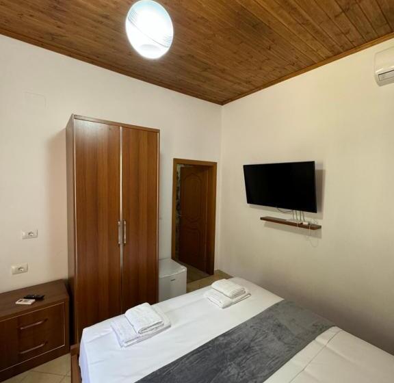 اتاق استاندارد سه نفره, Meroli Guesthouse