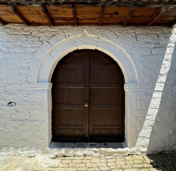 اتاق استاندارد سه نفره, Meroli Guesthouse