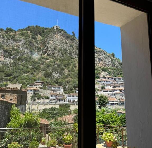 اتاق استاندارد سه نفره, Meroli Guesthouse