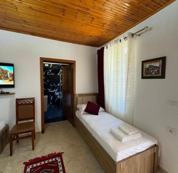 اتاق استاندارد چهار تخته, Meroli Guesthouse