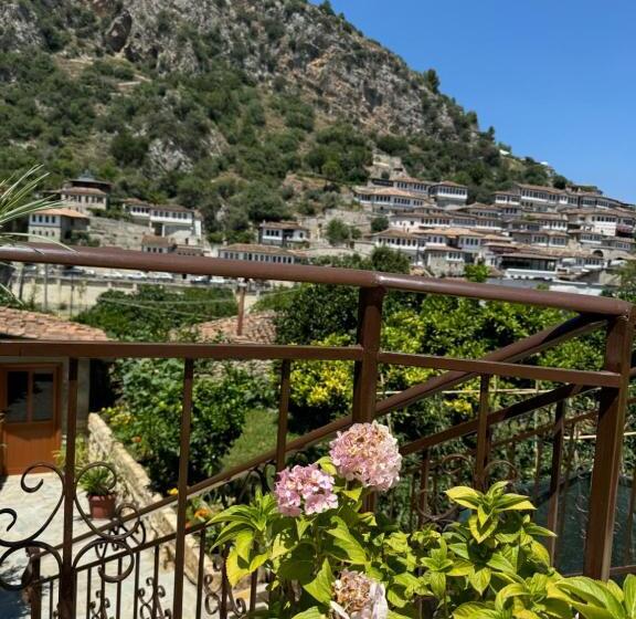 اتاق استاندارد چهار تخته, Meroli Guesthouse