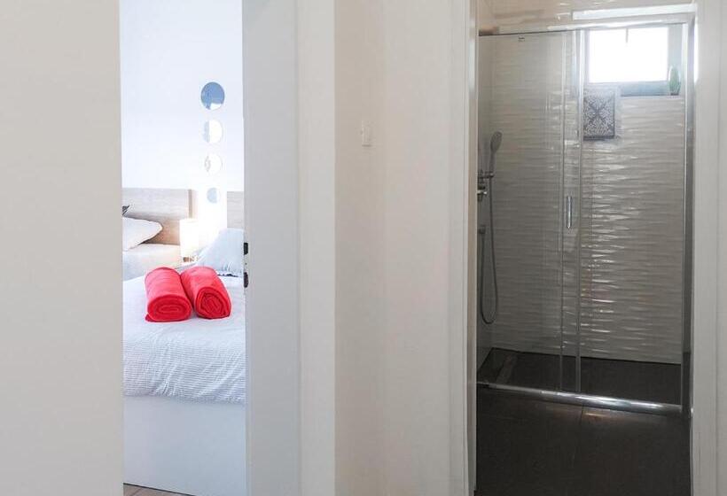اتاق لوکس با بالکن و چشم‌انداز دریا, Principessa Rooms