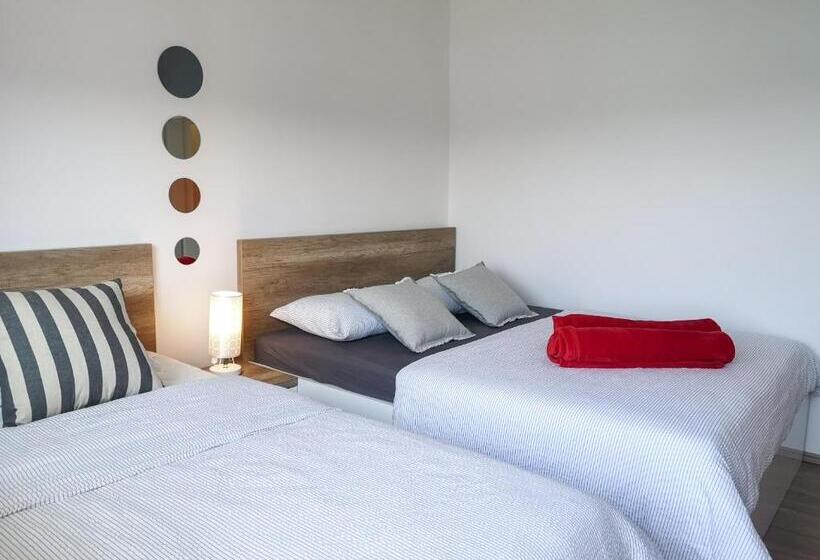 اتاق لوکس با بالکن و چشم‌انداز دریا, Principessa Rooms