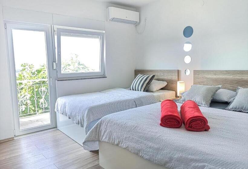 اتاق لوکس با بالکن و چشم‌انداز دریا, Principessa Rooms