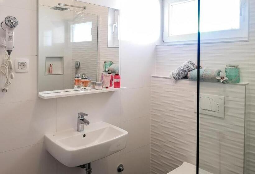 اتاق استاندارد سه نفره, Principessa Rooms