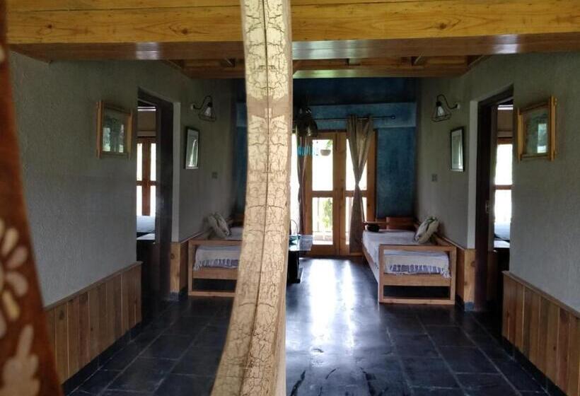 디럭스 룸, Osho Himalayas Meditation Resort