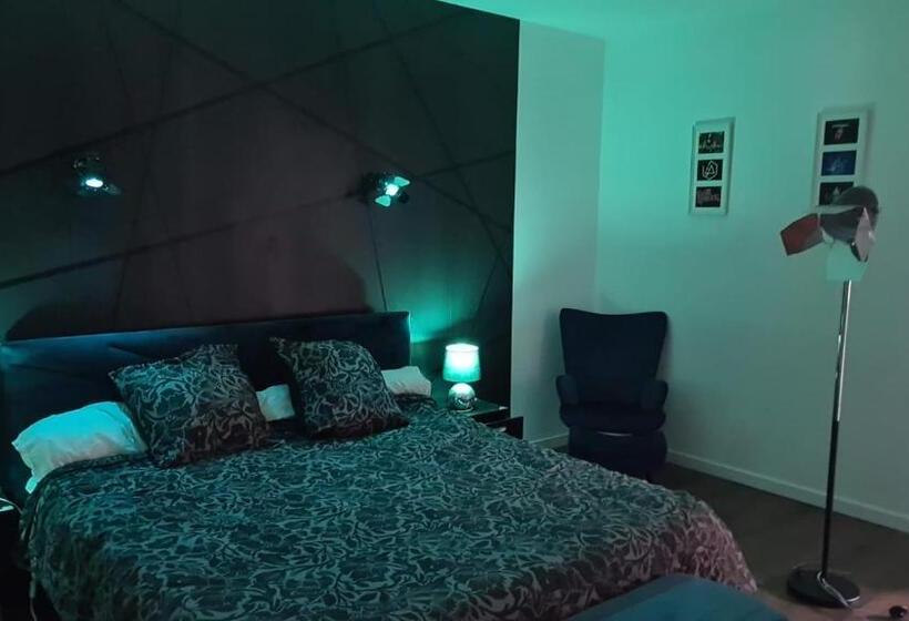 Номер Стандарт, La Fermette   Chambre Rock! De 45m2 Avec Lit King Size Proche D Arras