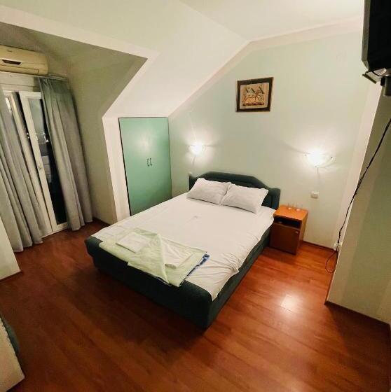 اتاق لوکس با بالکن و چشم‌انداز دریا, B&b Guest House Vasiljevic