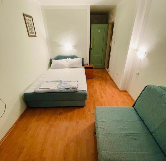 اتاق لوکس با بالکن و چشم‌انداز دریا, B&b Guest House Vasiljevic