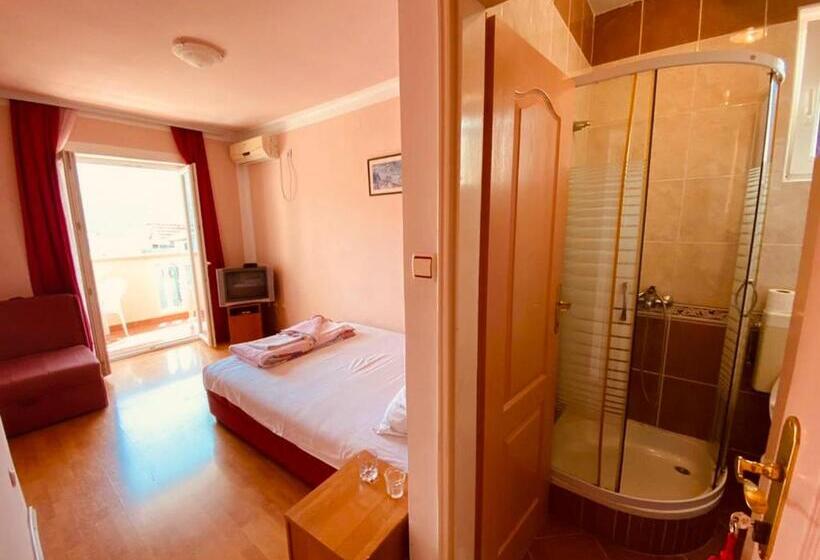 اتاق لوکس با بالکن و چشم‌انداز دریا, B&b Guest House Vasiljevic