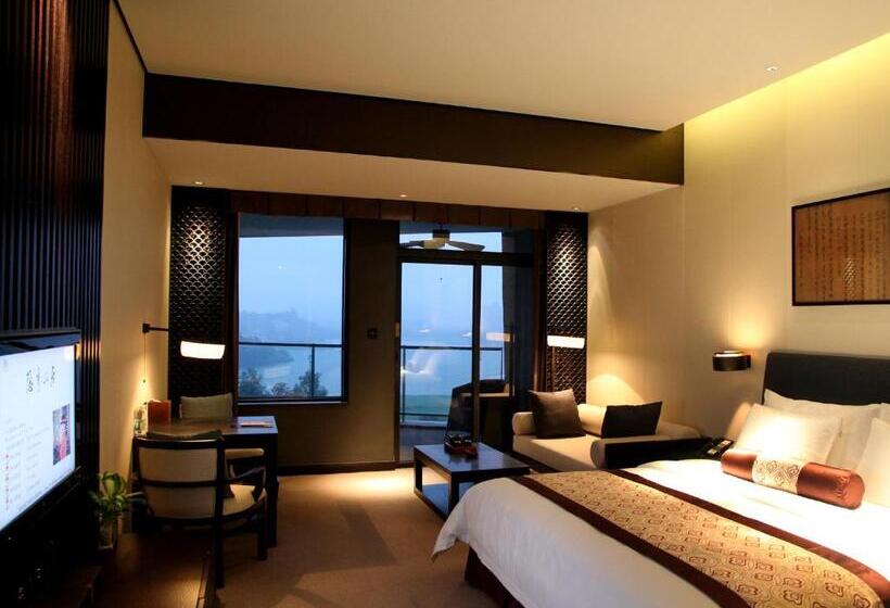اتاق لوکس با تخت بزرگ, Shenzhen Castle Golf