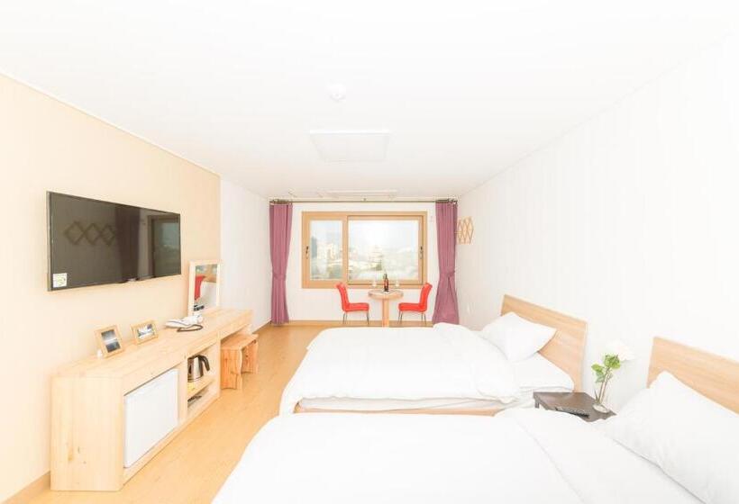 디럭스 트리플 룸, Samda Hostel