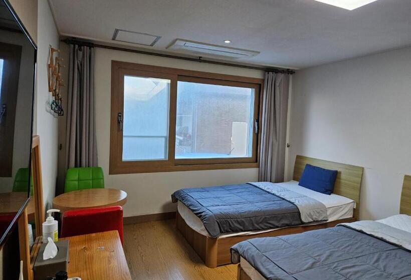 디럭스 트리플 룸, Samda Hostel