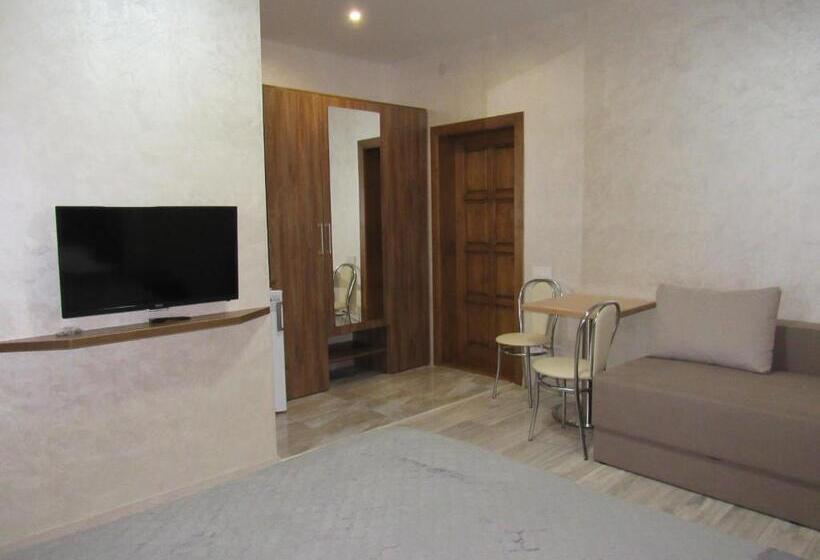 Family Suite, Solomiia