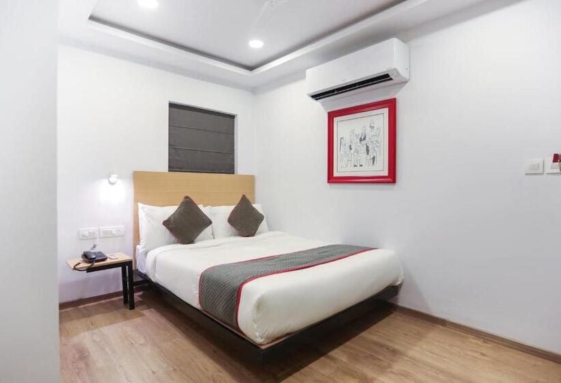 Номер Стандарт, Super Oyo Townhouse 143 Hotel Royal Garden Park Street Mullick Bazar Crossing