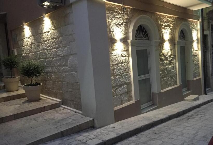 1 Bedroom Penthouse Apartment, Siricyaus White