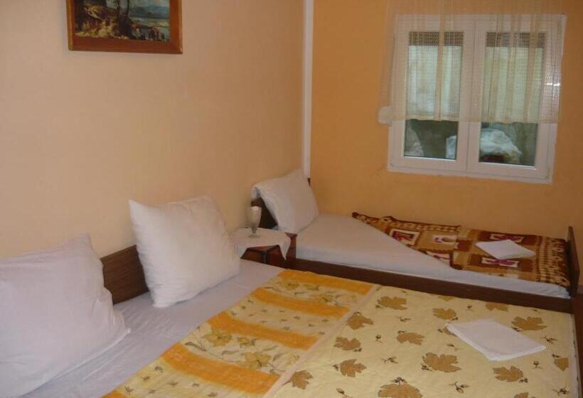 اتاق استاندارد سه نفره, Rooms Banićević