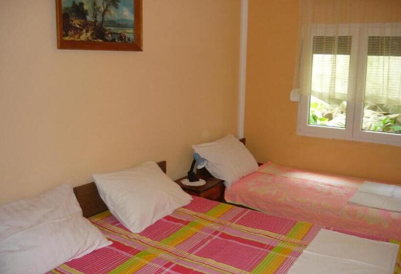 اتاق استاندارد سه نفره, Rooms Banićević