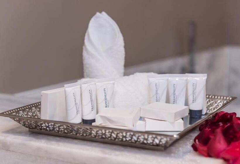 اتاق لوکس با چشم‌انداز دریاچه, Flamingo Villas Boutique