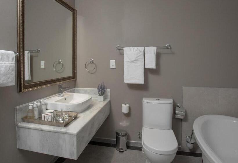 اتاق لوکس با چشم‌انداز دریاچه, Flamingo Villas Boutique