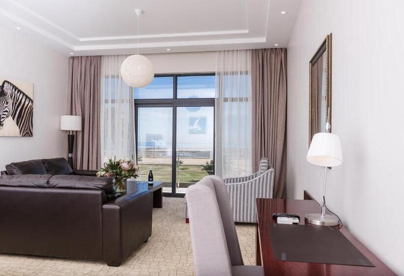 اتاق لوکس با چشم‌انداز دریاچه, Flamingo Villas Boutique