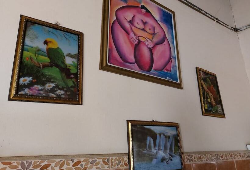 스탠다드 트리플 룸, Hostal Ruinas De San Sebastián