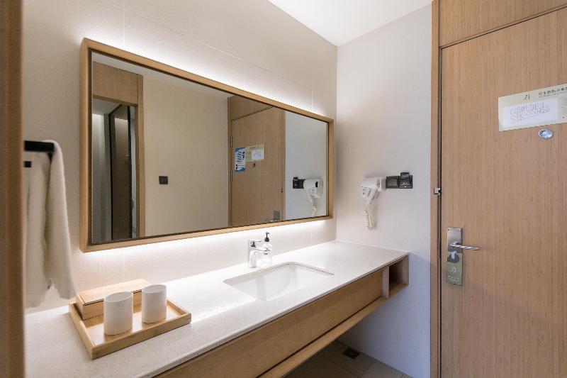 Номер Superior, Ji  Shanghai Zhangjiang Huaxia Middle Road