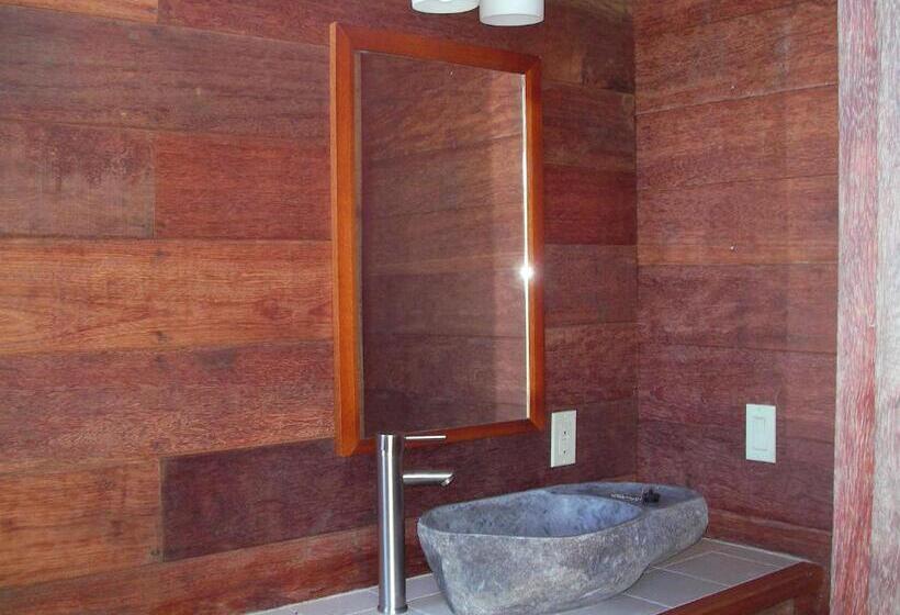 Бунгало Стандарт, Red Frog Beach Island Resort