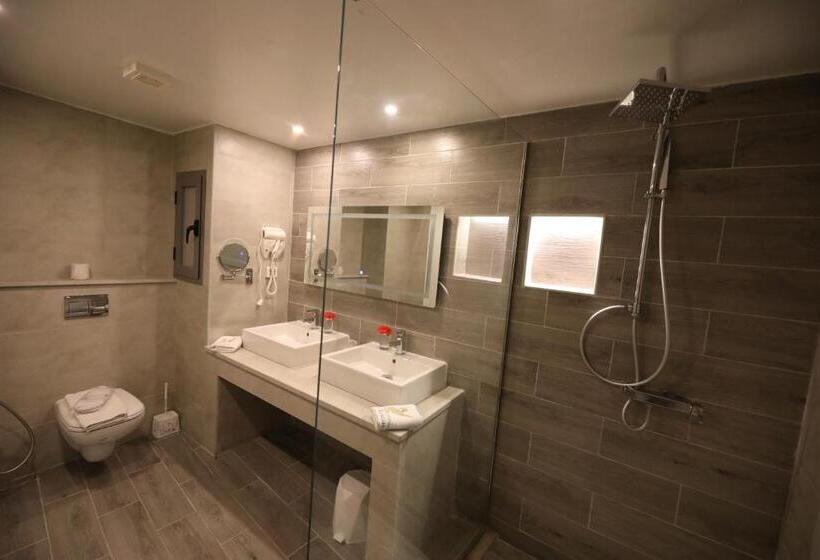 آپارتمان 3 خوابه, Suites Hôtel Les Charmilles & Spa