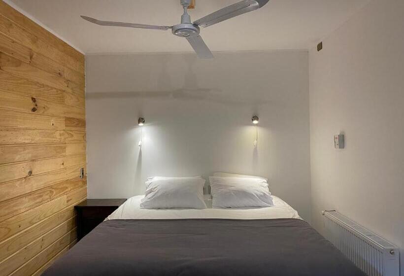 Standard Stúdió Terasszal, French Andes Apart Hostel