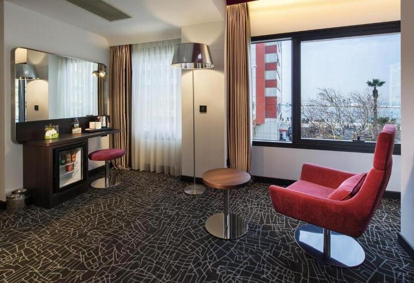 سوییت جونیور با چشم‌انداز دریا, Park Inn By Radisson Izmir