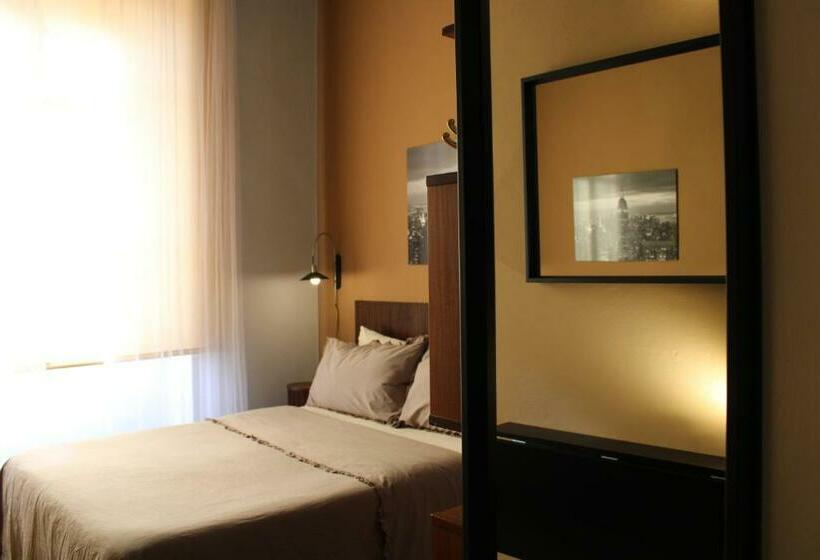 اتاق عادی, Al 28 B&b