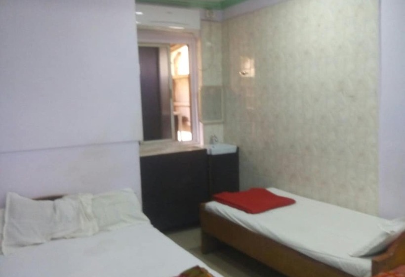 غرفة ديلوكس, Central Guest House