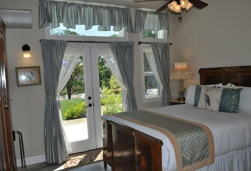 Люкс, The River Belle Inn