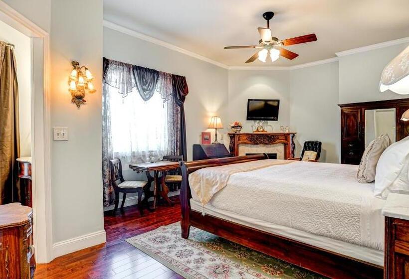Люкс Deluxe Кровать Кинг, The River Belle Inn