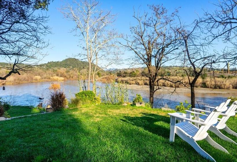 Люкс, The River Belle Inn