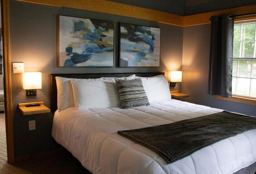 Family Suite, New England Inn & Lodge