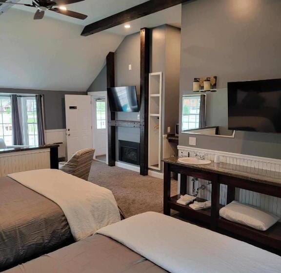 سوییت, New England Inn & Lodge