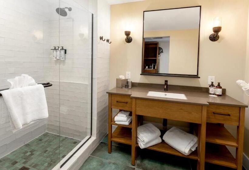 חדר סטנדרט מותאם לאדם עם מוגבלויות, The Perry Hotel & Marina Key West