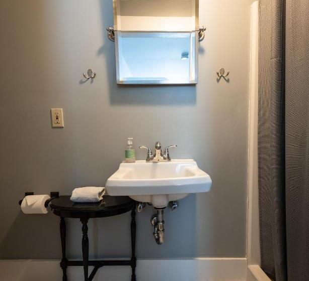 스탠다드 룸 킹사이즈 침대, Woodbridge Inn Bed & Breakfast