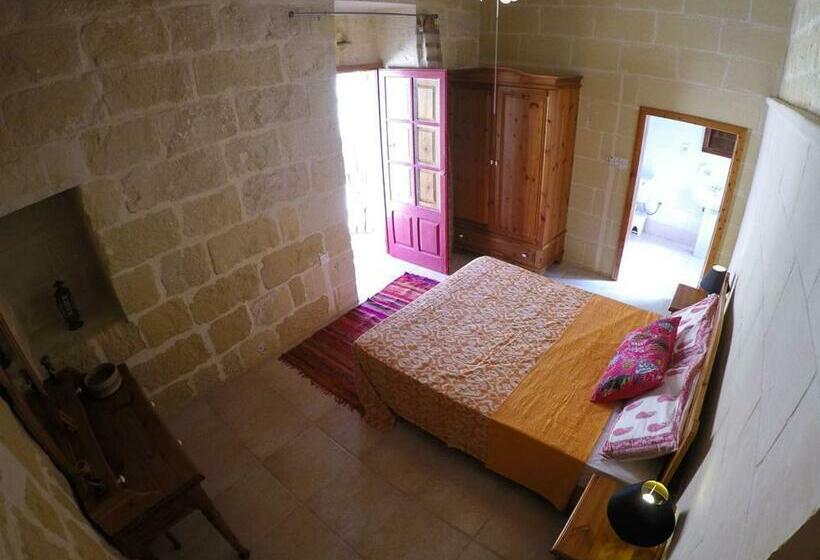 اتاق استاندارد با چشم‌انداز استخر, Shanti Ghar Gozo
