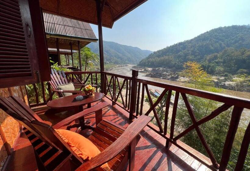 اتاق استاندارد سه تخته با چشمانداز, Mekong Riverside Lodge