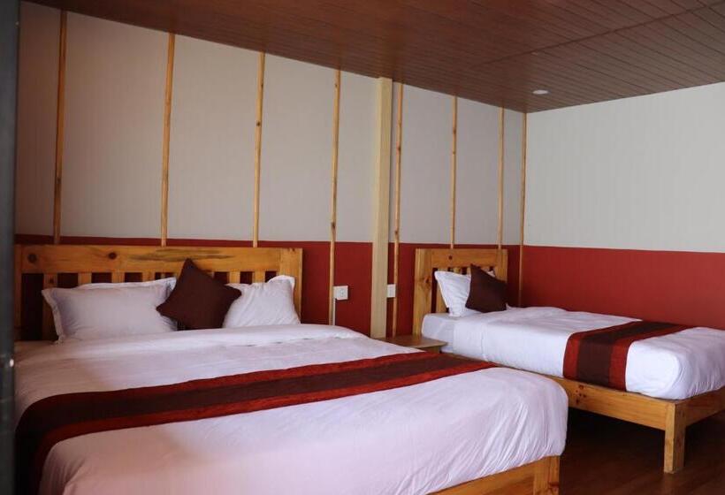 اتاق استاندارد سه نفره, Suryachaur Nature Retreat