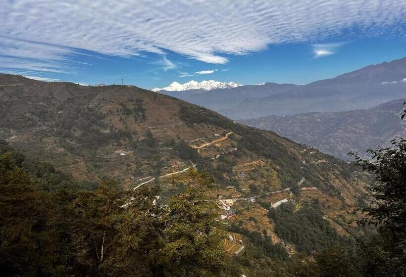اتاق خانوادگی با چشم‌انداز کوه, Suryachaur Nature Retreat