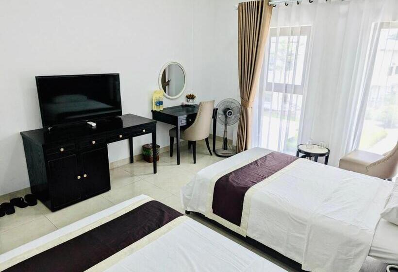 اتاق استاندارد با بالکن و چشم‌انداز دریا, Youth Hotel Do Son