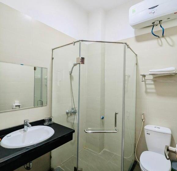 اتاق استاندارد با بالکن و چشم‌انداز دریا, Youth Hotel Do Son